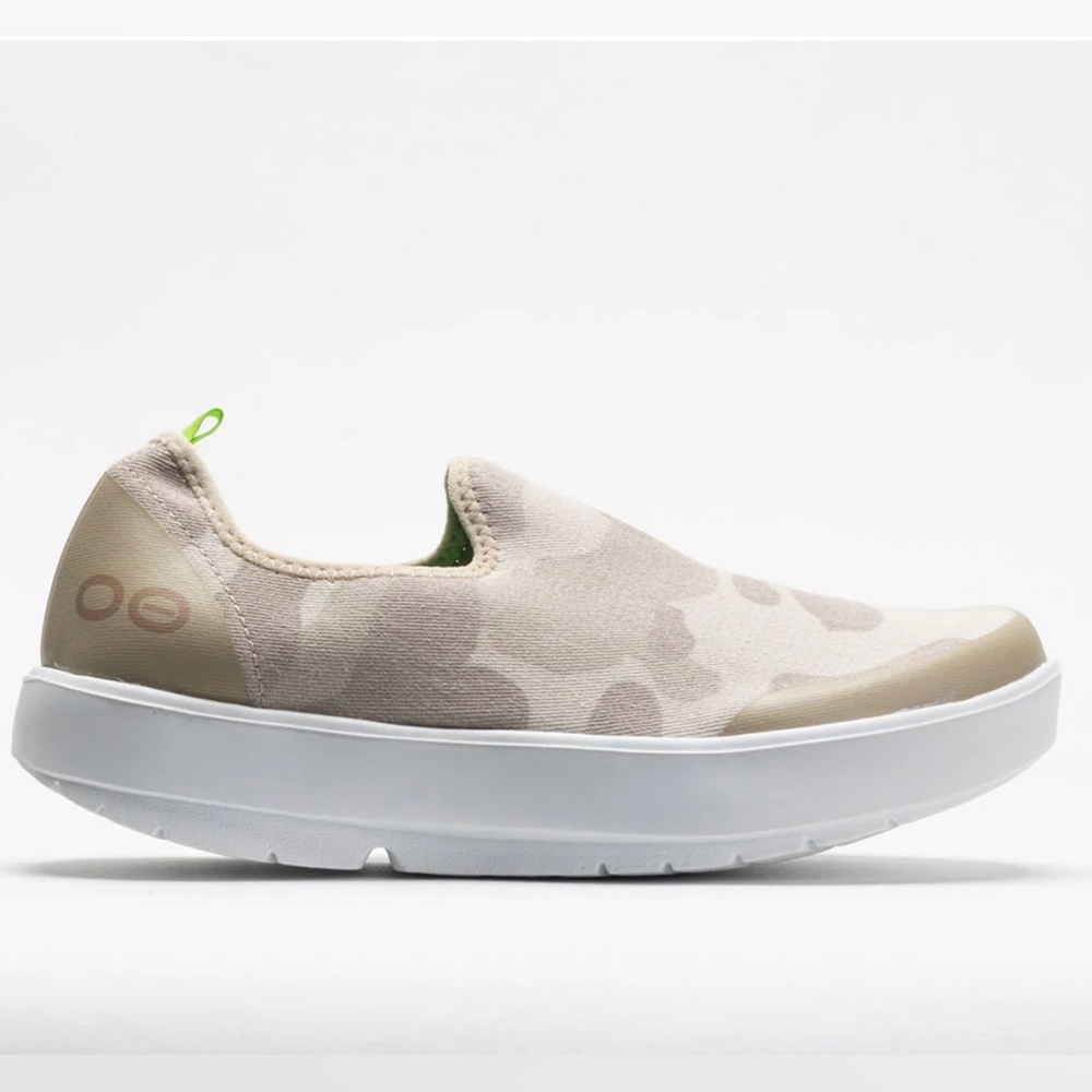 OOFOS OOmg eeZee Limited Women's Tan Camo Size 10